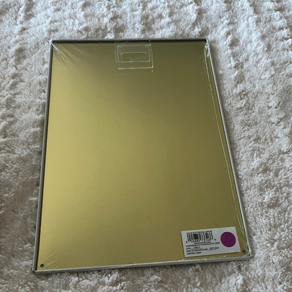 Butterfly sign - Picture 3 of 5